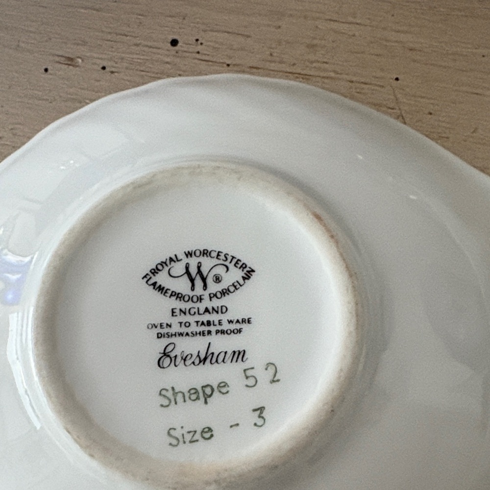 Royal Worcester Shell Dishes - Picture 2 of 2